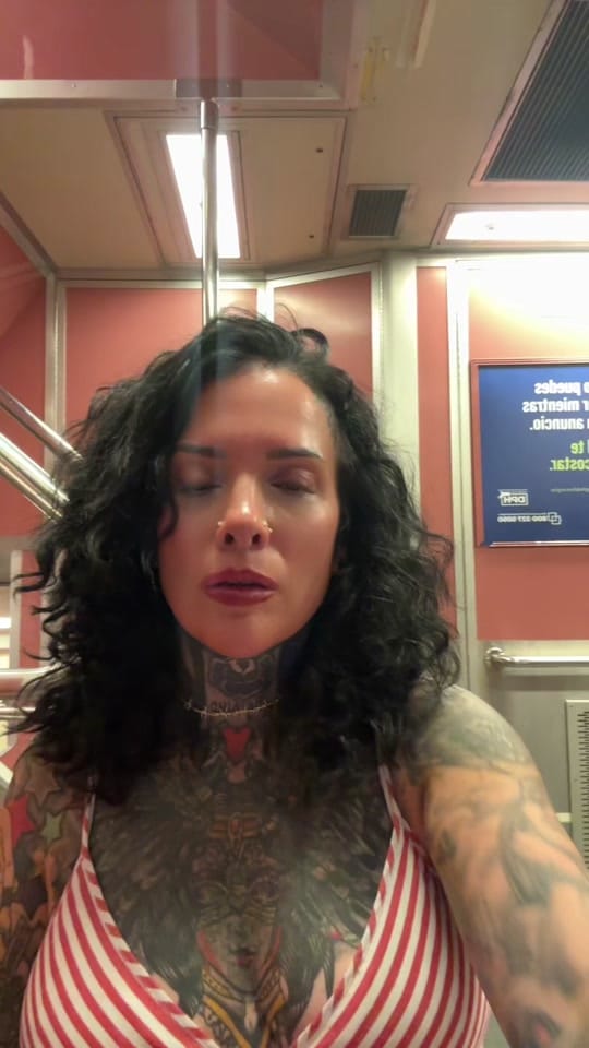 Post 6 by Lisa Bello on TikTok (video)
