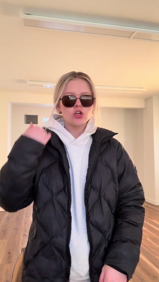Post 5 by ZOE PRESLEY | BASIC BABE on TikTok (video)