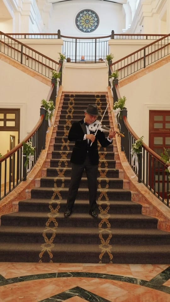 Post 2 by Frank Lima Violinist on TikTok (video)