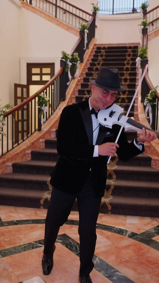 Post 6 by Frank Lima Violinist on TikTok (video)