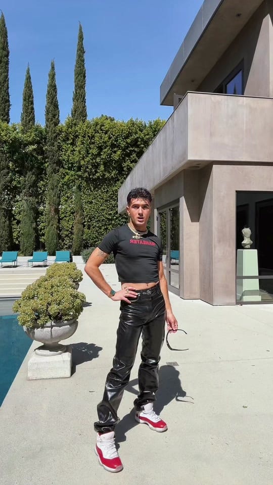 Post 7 by Simon Vendeme ☆ on TikTok (video)