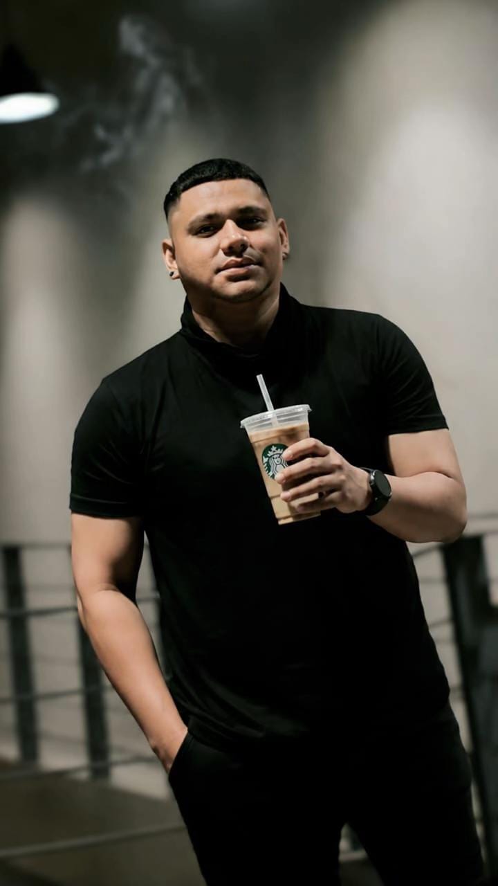 Post 2 by ZEUS AZERO “LUVIA” on TikTok (video)