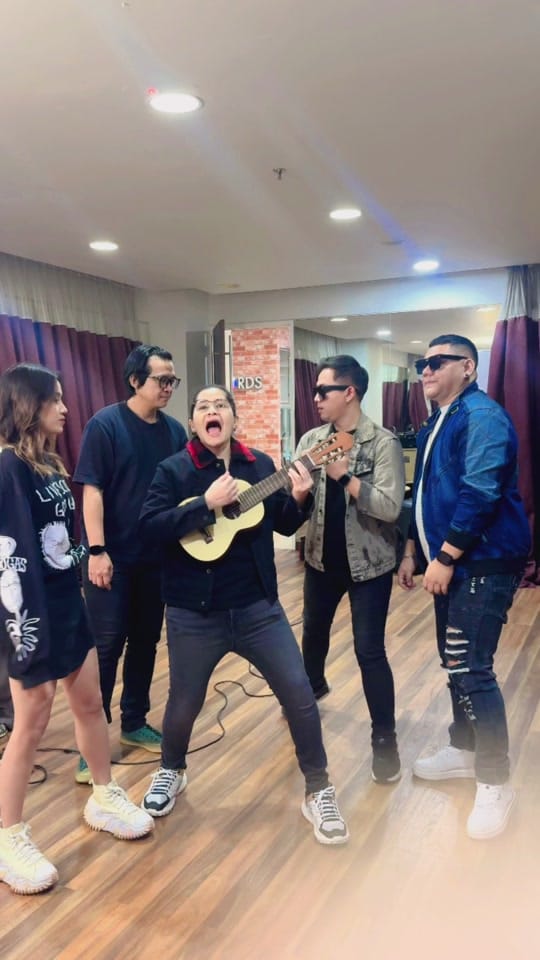 Post 5 by ZEUS AZERO “LUVIA” on TikTok (video)