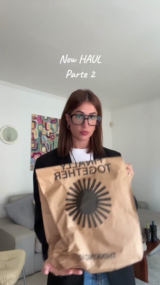 Post 9 by Helena Dylan on TikTok (video)