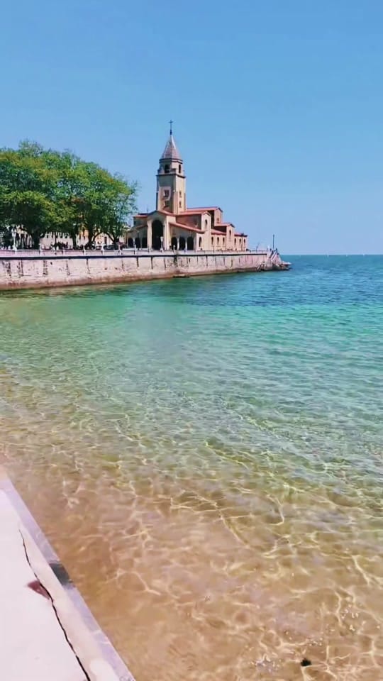 Post 5 by Amigos de Gijón🌐 on TikTok (video)