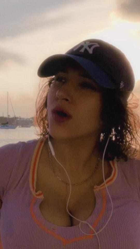 Post 8 by Lauren Cruz on TikTok (video)