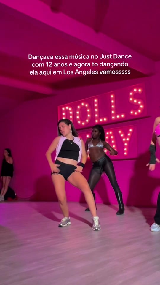 Post 4 by valenttinadias on TikTok (video)