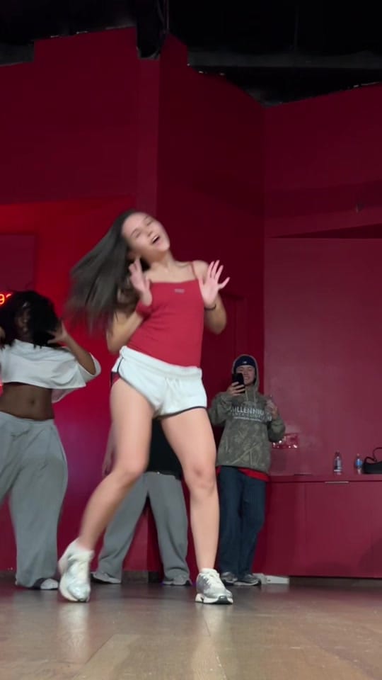 Post 2 by valenttinadias on TikTok (video)