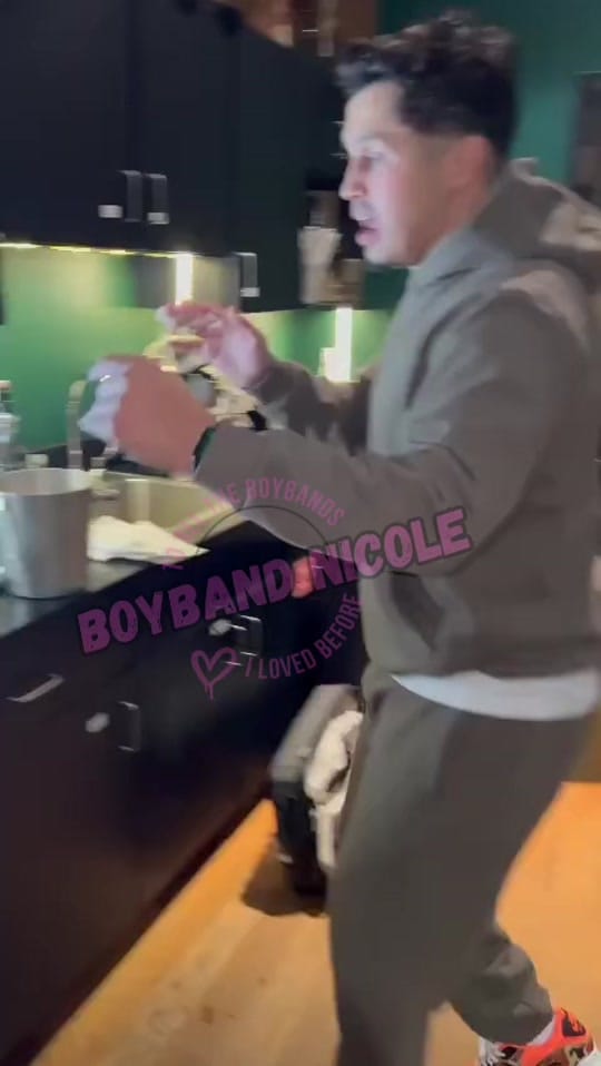 Post 10 by Boyband Nicole on TikTok (video)
