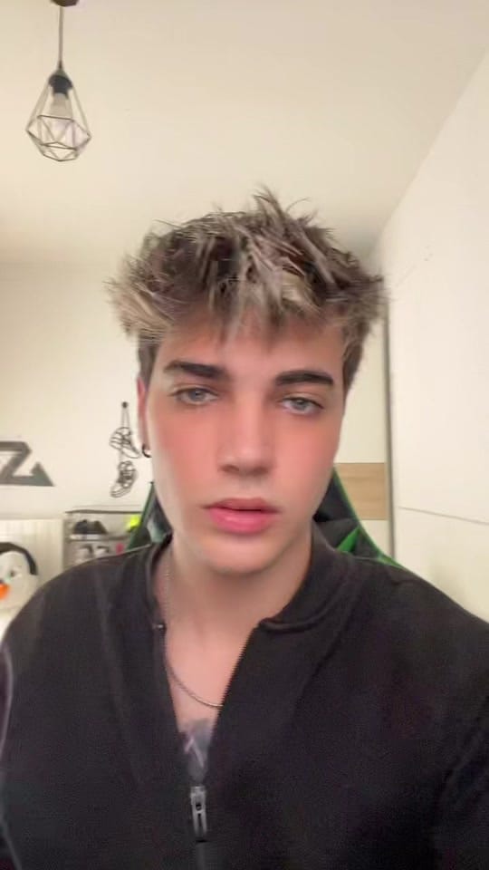 Post 6 by Alejandro Prada on TikTok (video)