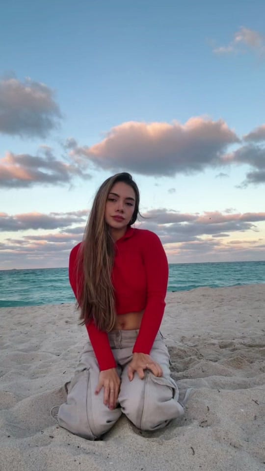Post 9 by Laura Buitrago on TikTok (video)
