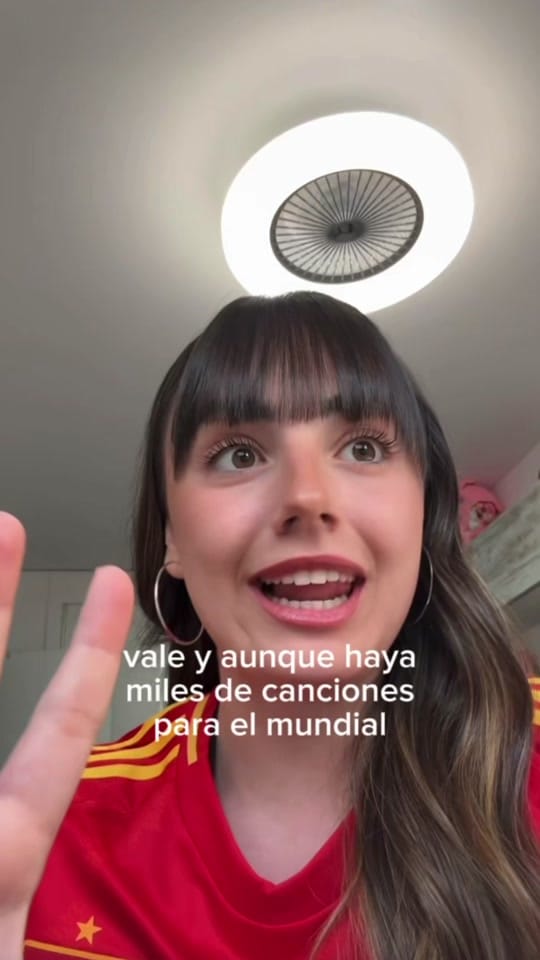 Post 2 by LUCÍA MORA on TikTok (video)