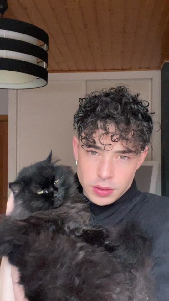 Post 1 by Alex on TikTok (video)