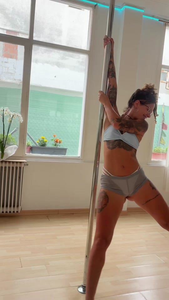 Post 2 by Èrica DL on TikTok (video)