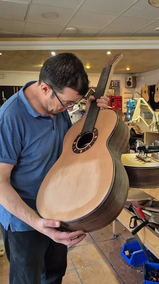 Post 1 by Guitarras Rafael Fuentes on TikTok (video)