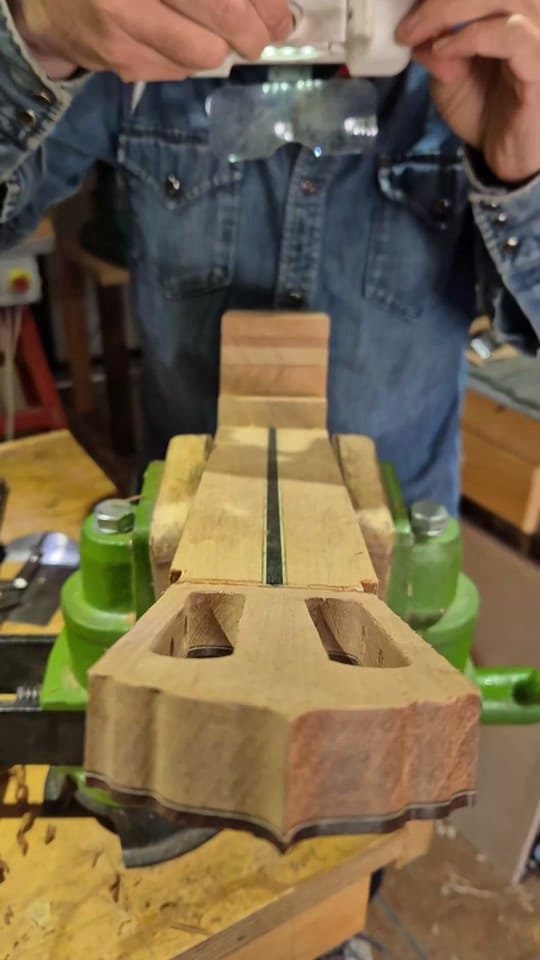 Post 7 by Guitarras Rafael Fuentes on TikTok (video)