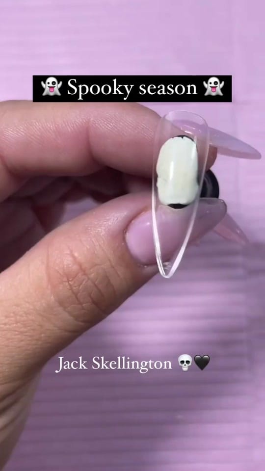 Post 10 by Michnails.art on TikTok (video)