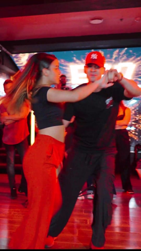 Post 3 by Elwin y Gaby on TikTok (video)