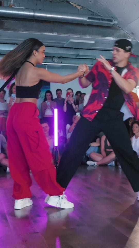 Post 6 by Elwin y Gaby on TikTok (video)