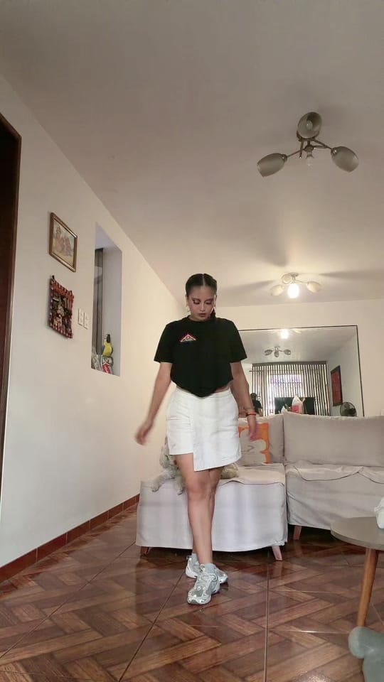 Post 10 by Micol Valencia on TikTok (video)