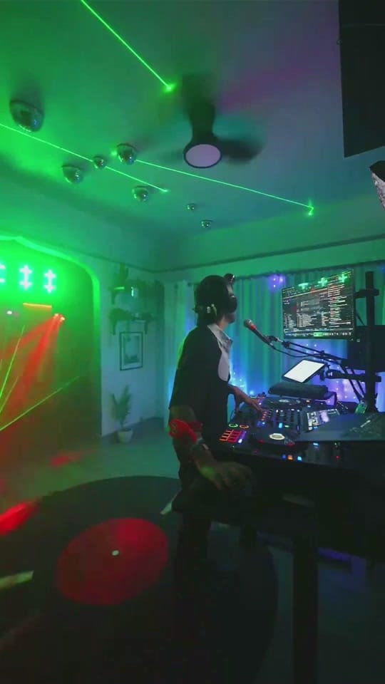 Post 2 by RUSO | RAVE DJ on TikTok (video)