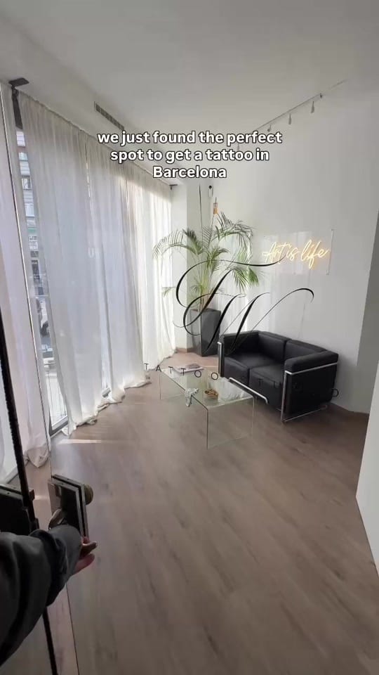 Post 6 by THE WAVE TATTOO BARCELONA on TikTok (video)