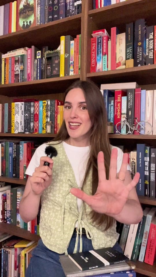 Post 2 by tulireadsbooks on TikTok (video)