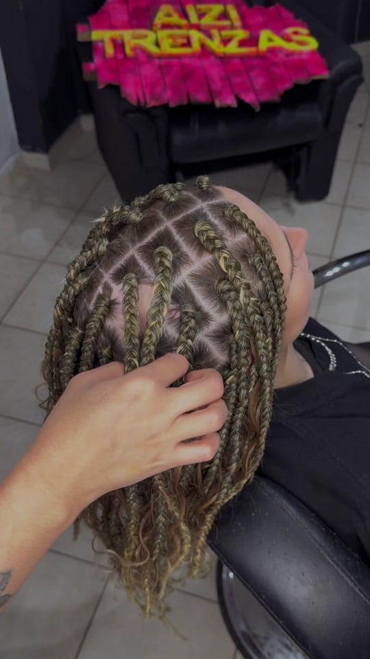Post 1 by AIZI TRENZAS on TikTok (video)