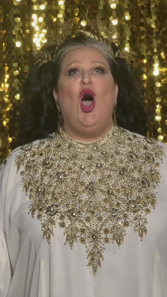 Post 8 by Sarah Potenza on TikTok (video)