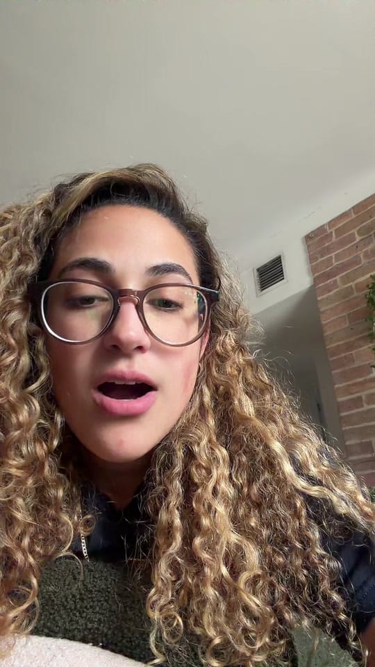 Post 3 by Beencurls 🐝 on TikTok (video)