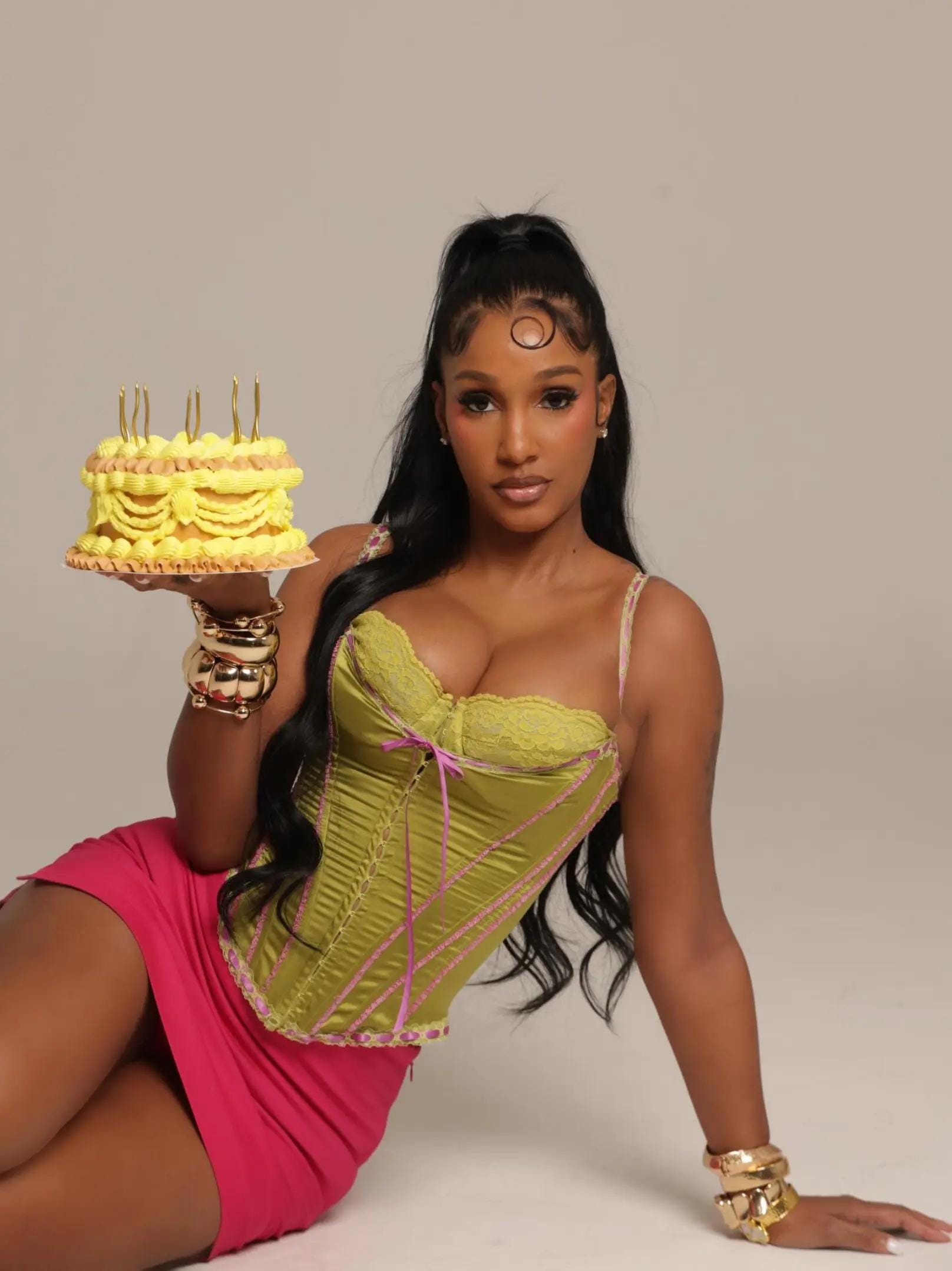 Post 4 by fans.berniceburgos on TikTok (video)
