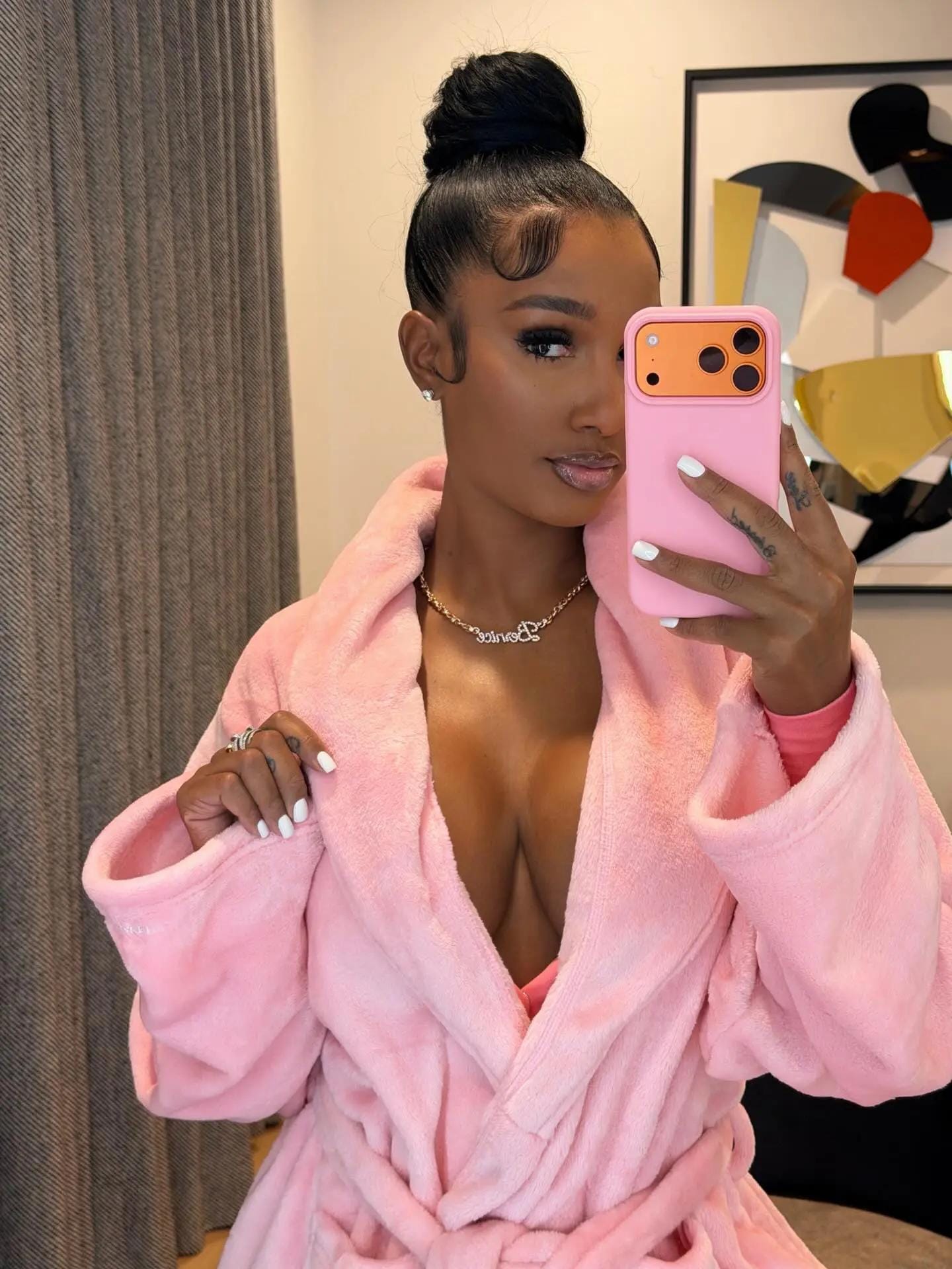 Post 5 by fans.berniceburgos on TikTok (video)