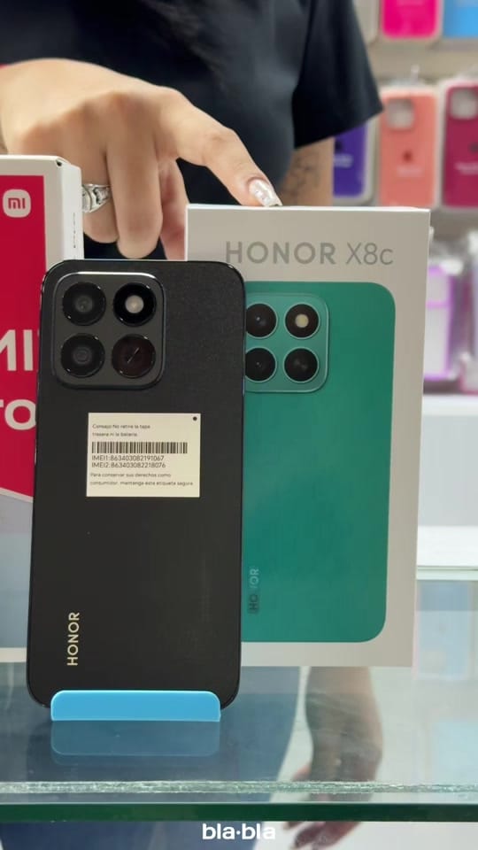 Post 8 by Bla Bla Store 📱 on TikTok (video)