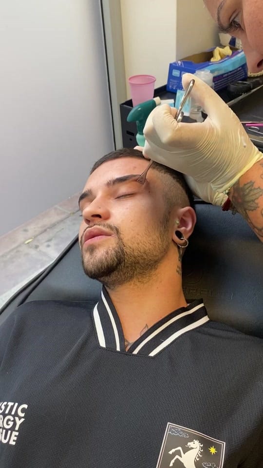 Post 2 by MejitanaPiercing on TikTok (video)