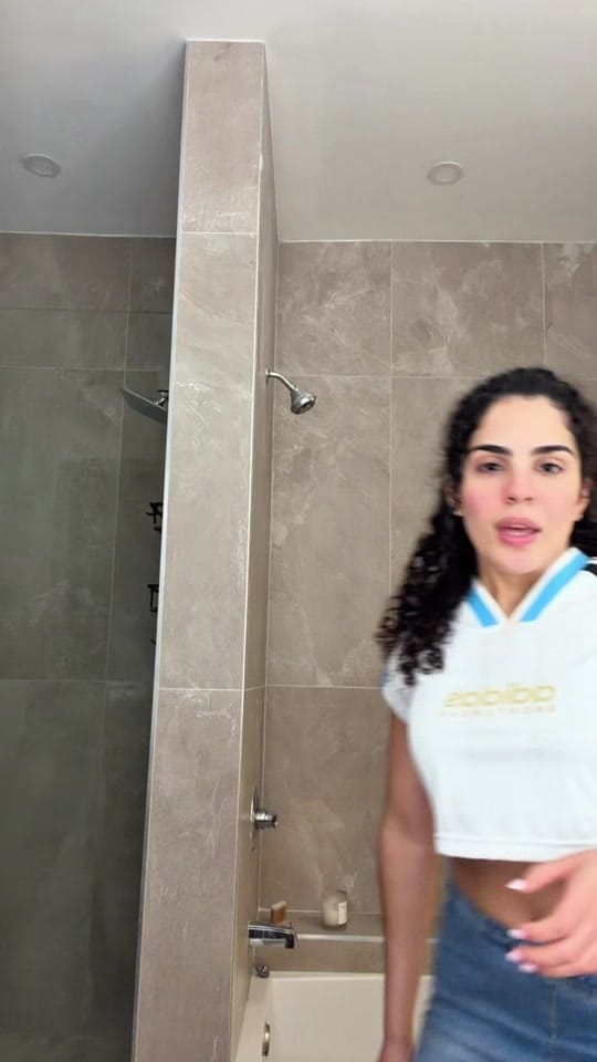 Post 2 by isairis on TikTok (video)