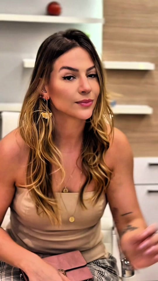 Post 6 by Karol Conti on TikTok (video)