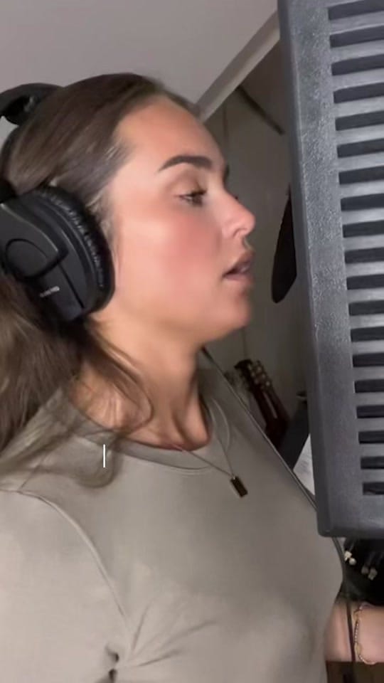 Post 10 by Justine Ewald on TikTok (video)