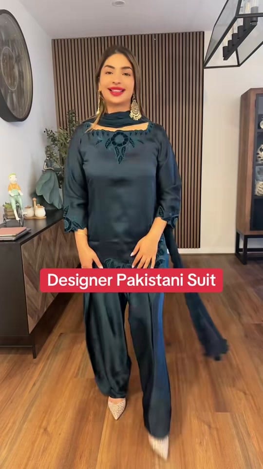 Post 2 by Lahore Kari on TikTok (video)