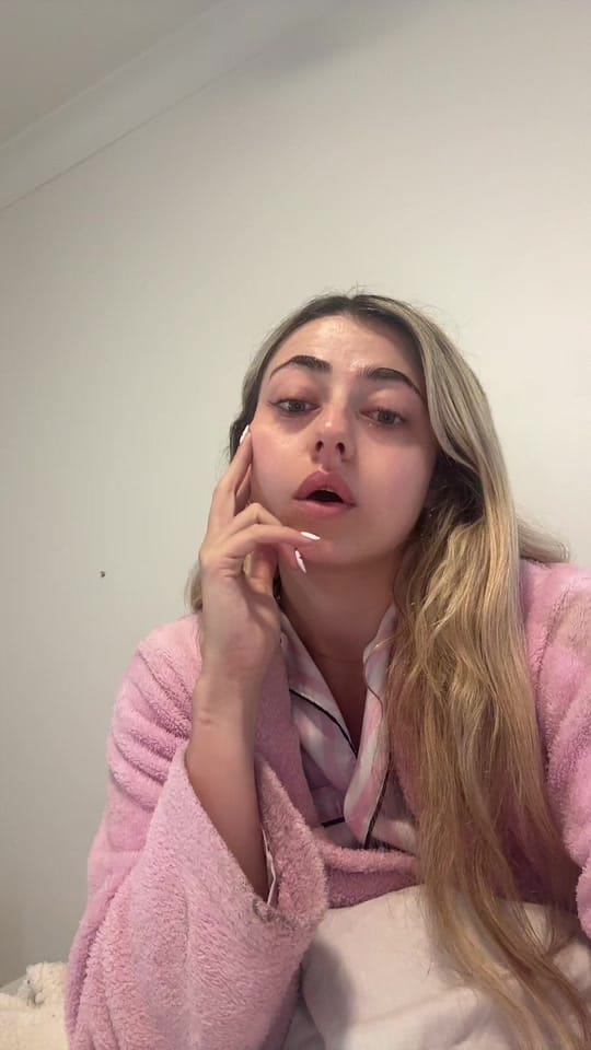 Post 2 by Giullia on TikTok (video)