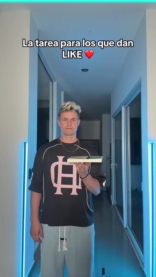 Post 8 by El Sky on TikTok (video)