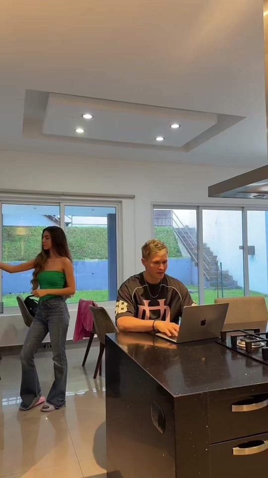 Post 1 by El Sky on TikTok (video)