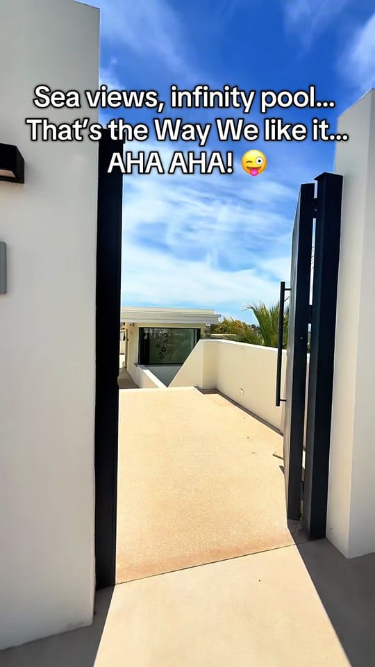 Post 8 by Luxury Homes on TikTok (video)