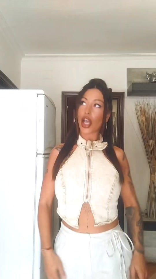 Post 2 by 🔥(◠‿◕)  𝔻𝕖𝕓𝕠𝕣𝕒 (◠‿◕)🔥 on TikTok (video)