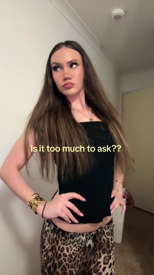 Post 7 by Kiana 🌺 Sessiana on TikTok (video)