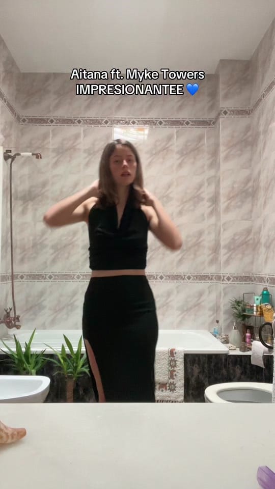 Post 2 by Helenaa on TikTok (video)