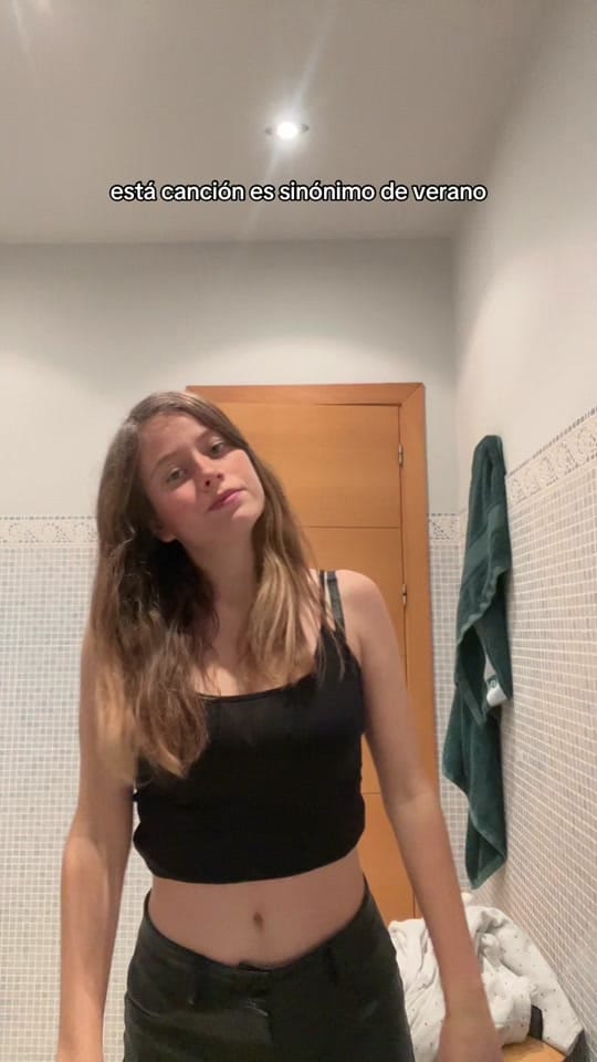 Post 3 by Helenaa on TikTok (video)
