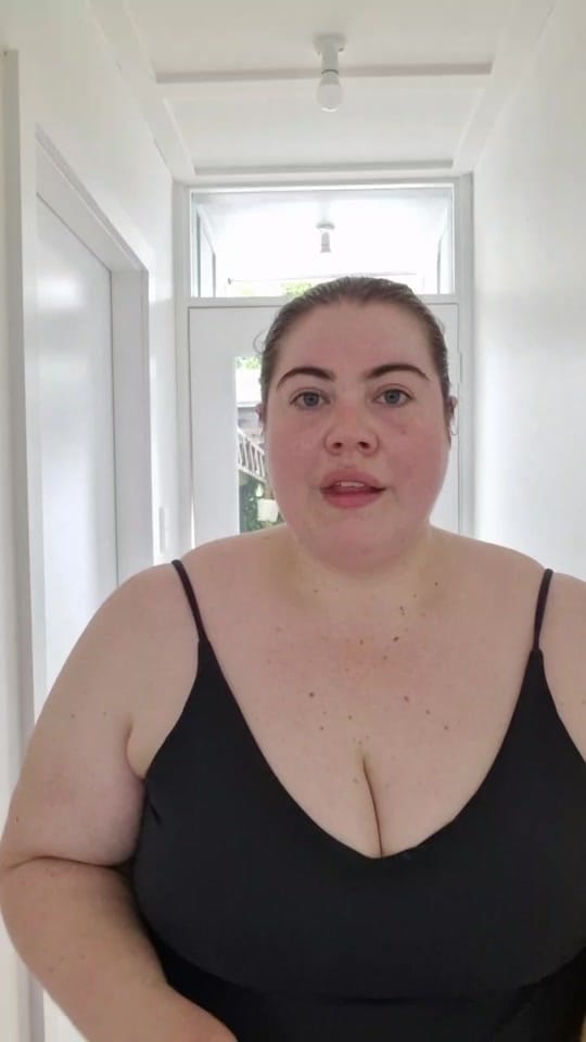 Post 3 by Helena on TikTok (video)