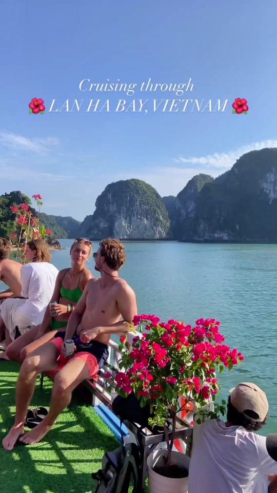 Post 1 by Nathalia and Tom on TikTok (video)