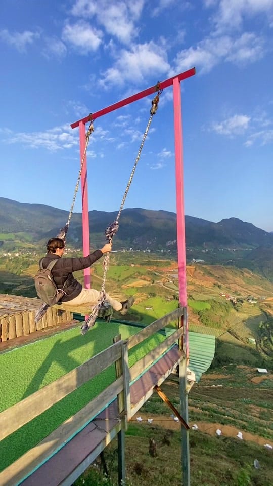 Post 5 by Nathalia and Tom on TikTok (video)