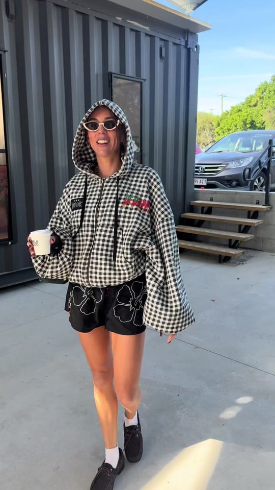 Post 2 by Sabbi the Store on TikTok (video)
